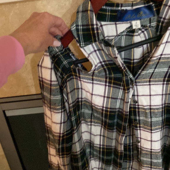 Off the shoulder flannel, super cute hunter green, with accents of Burgundy - Picture 3 of 5